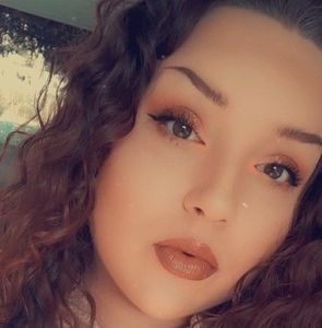 Meet your Posher, Adrianna